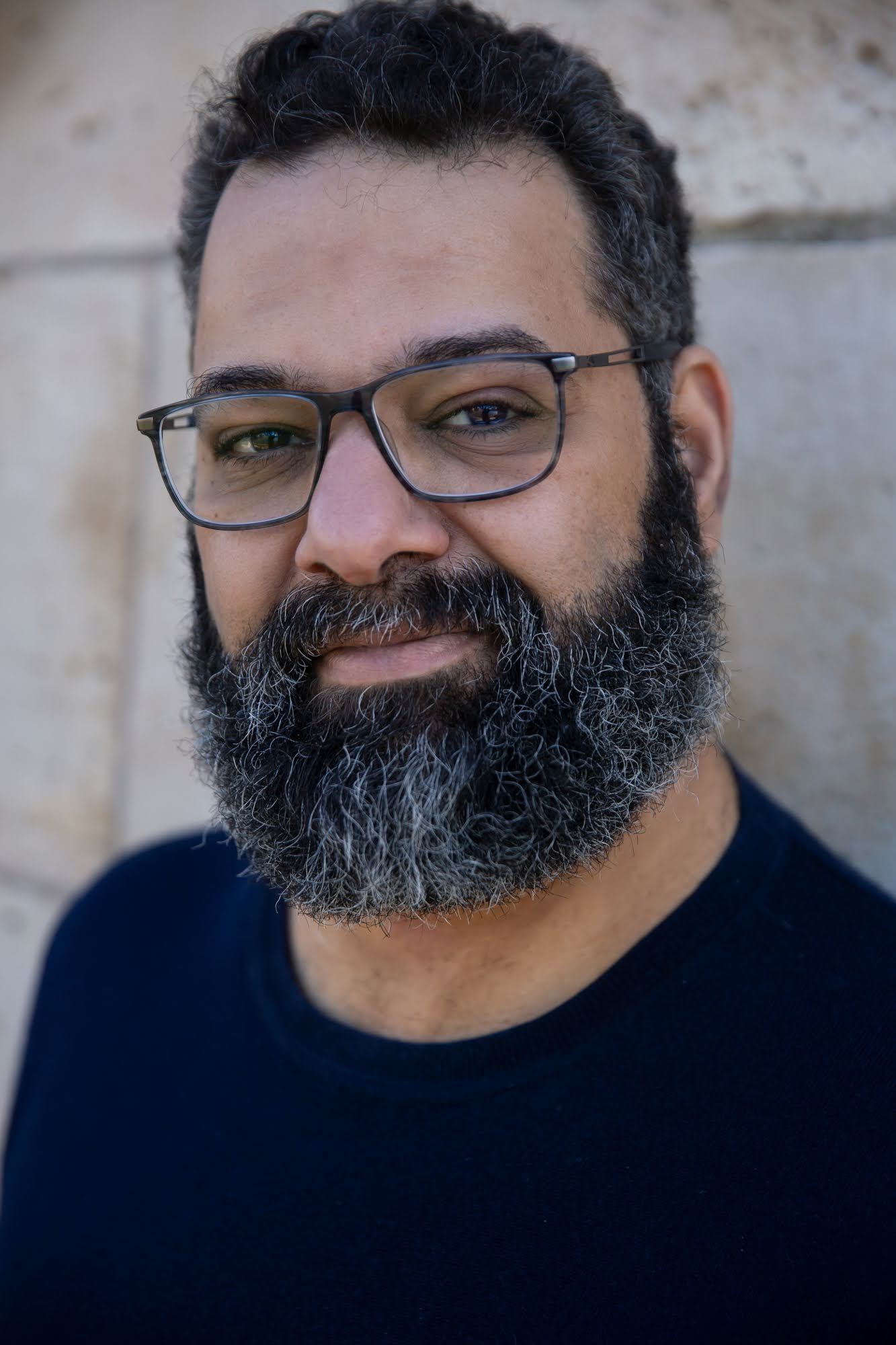 Portrait en extérieur de Frédérick 2 Baro (Photo @leregardanthea)